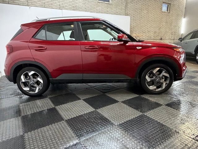Certified 2024 Hyundai Venue SEL image 9