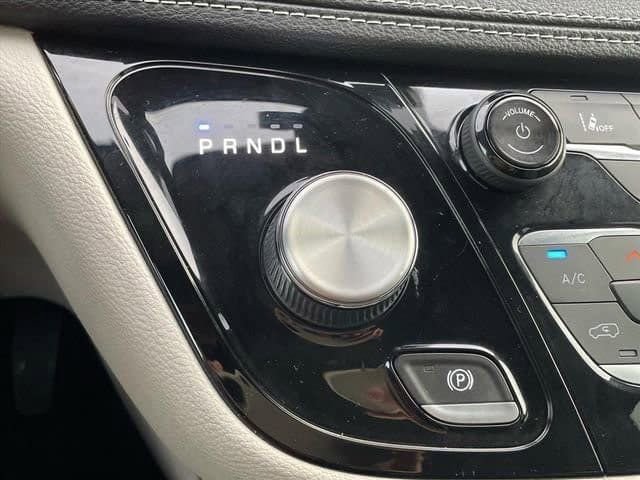 Used 2022 Chrysler Pacifica Touring-L image 29