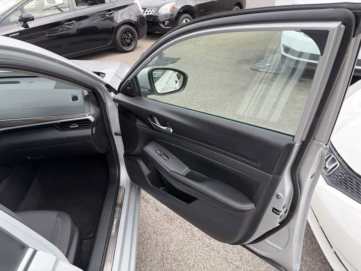 Used 2025 Nissan Altima 2.5 SV w/ SV Special Edition Package FWD image 23