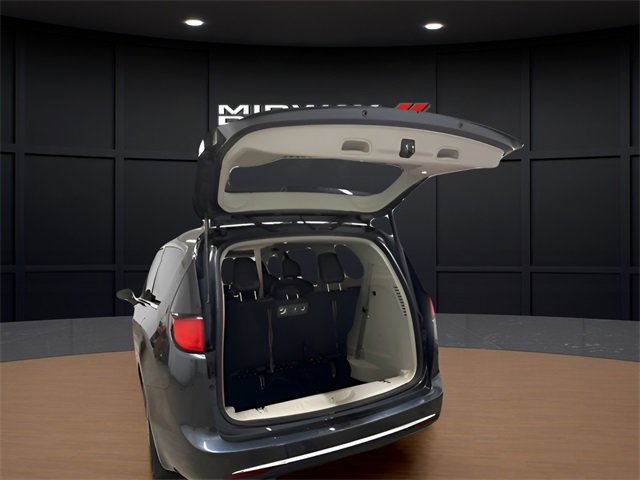 Used 2020 Chrysler Pacifica Touring-L FWD image 48