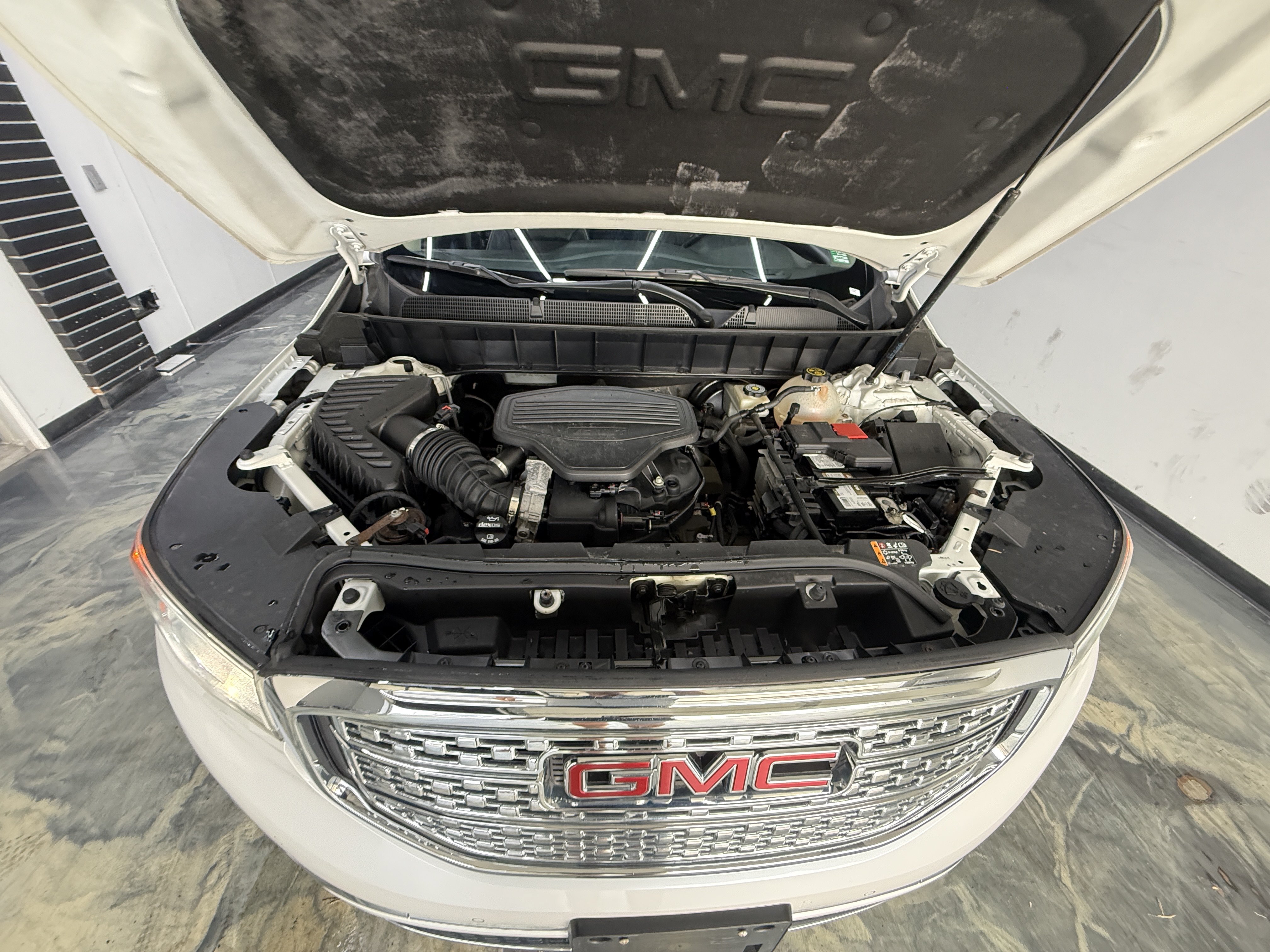 Used 2018 GMC Acadia Denali AWD/4WD image 33