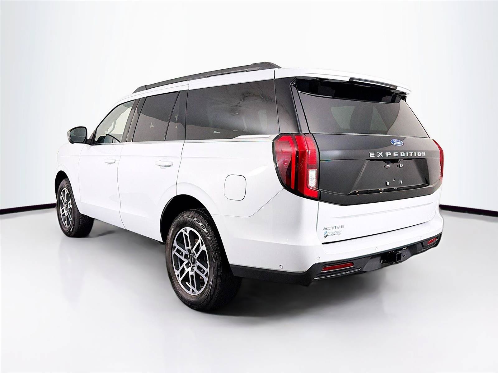 Used 2025 Ford Expedition Active AWD/4WD image 9