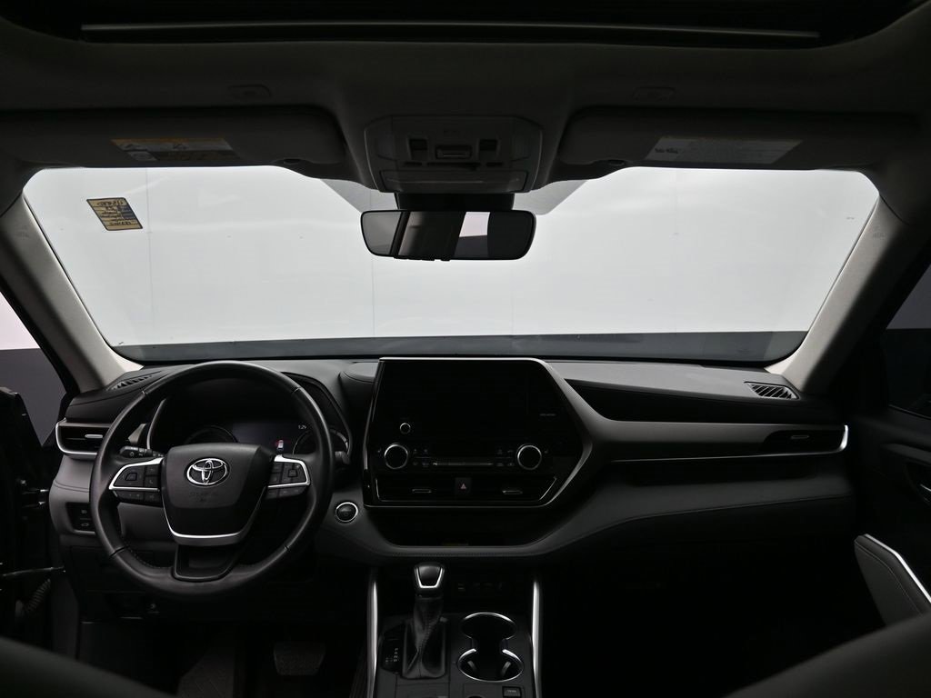Used 2023 Toyota Highlander XLE image 28