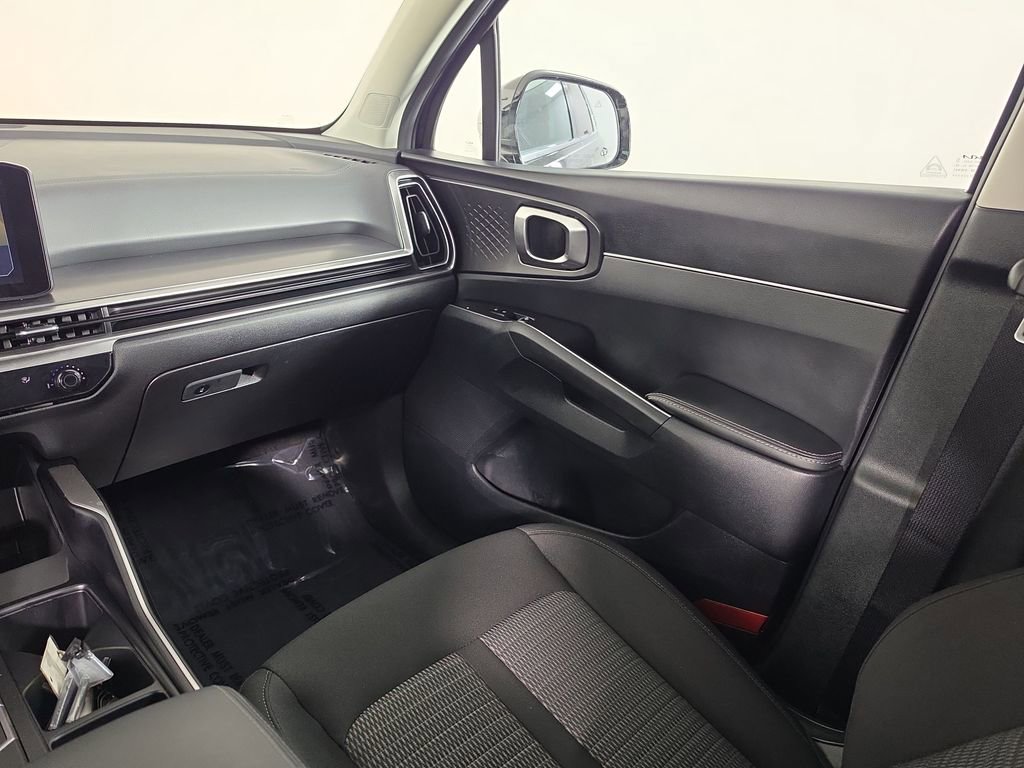 Certified 2026 Kia Sorento LX FWD image 28