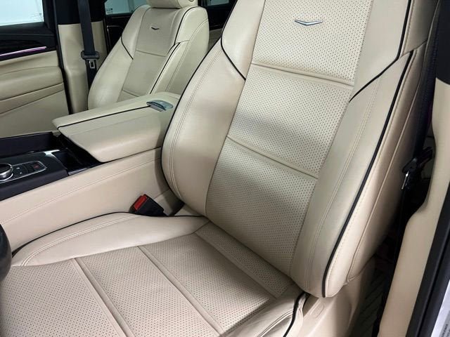 Certified 2024 Cadillac Escalade Premium Luxury w/ Performance Package AWD/4WD image 16