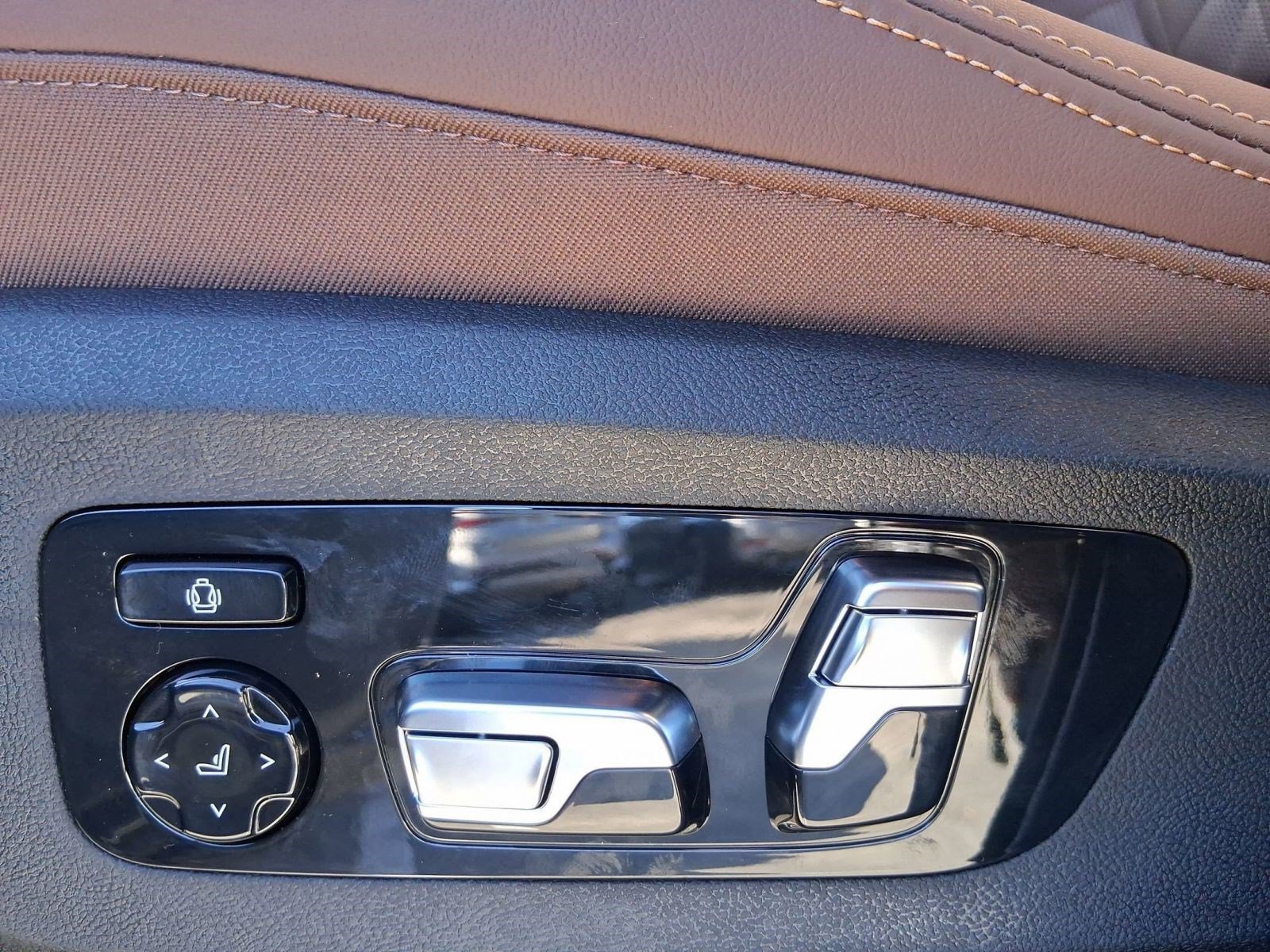 Used 2026 BMW X5 xDrive50e w/ Climate Comfort Package AWD/4WD image 12