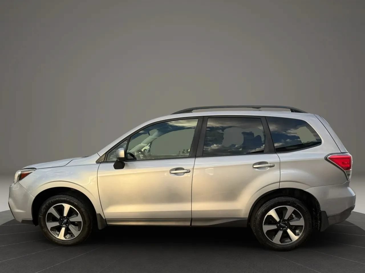 Used 2017 Subaru Forester 2.5i Premium w/ Protection Package #1 AWD/4WD image 10