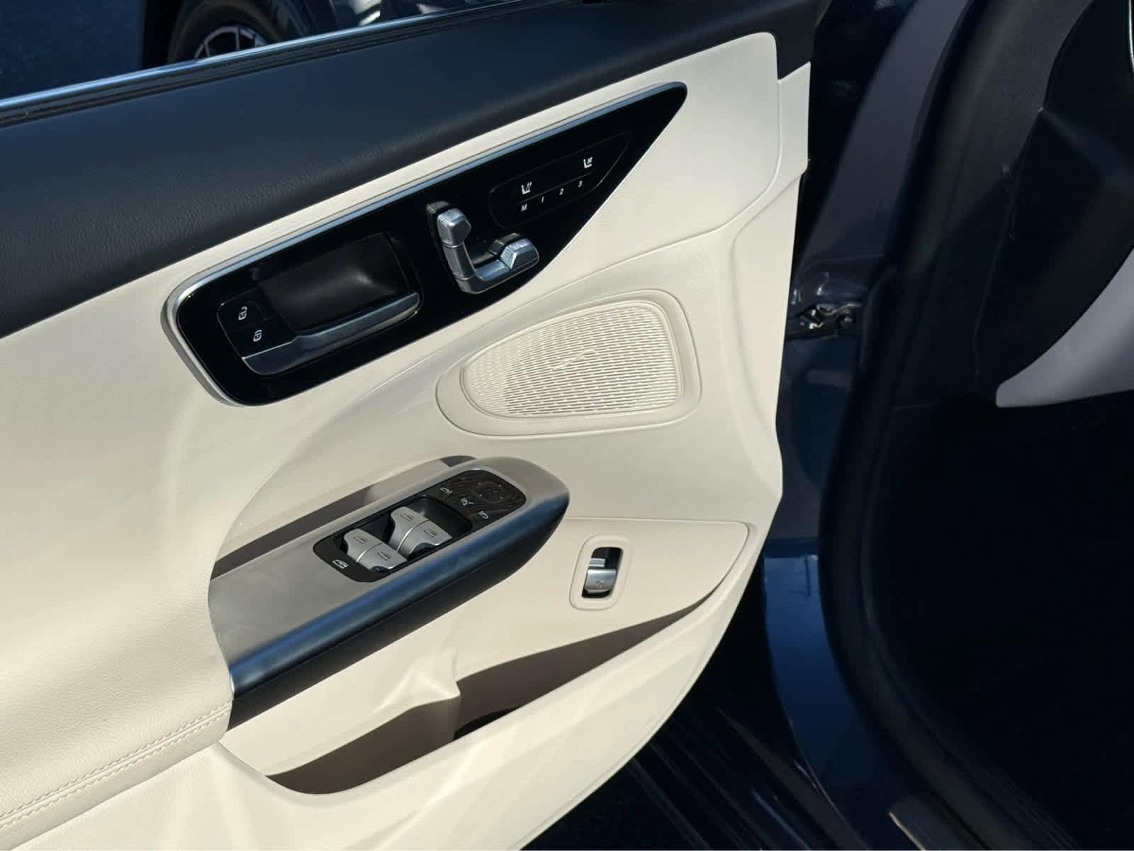 Used 2025 Mercedes-Benz C 300 4MATIC Sedan image 14
