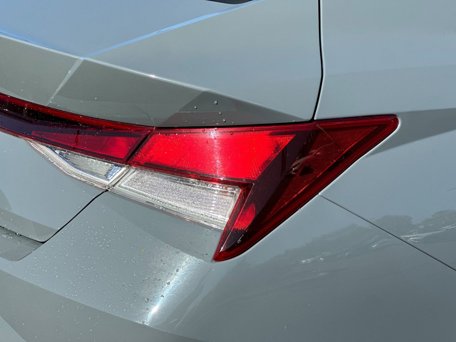 Used 2021 Hyundai Elantra SE image 28