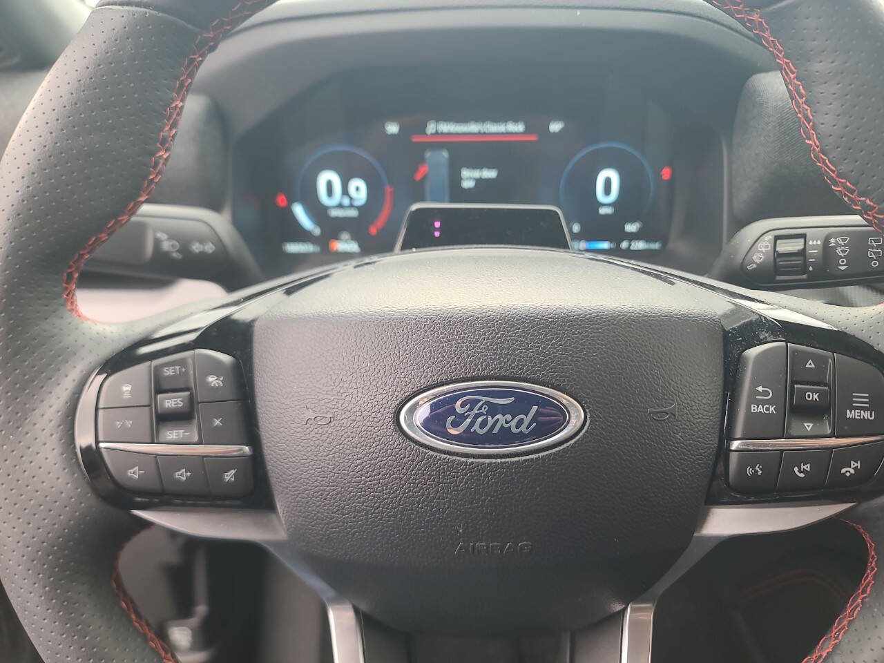 Used 2025 Ford Explorer ST-Line w/ ST-Line Street Pack image 13