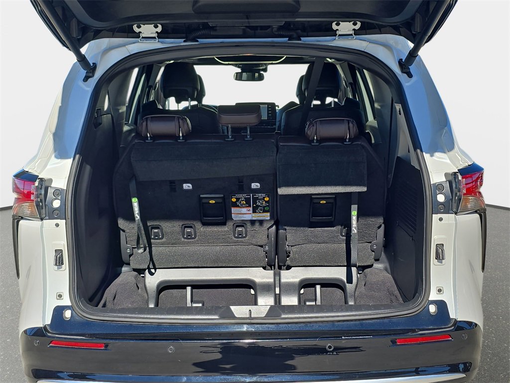 Used 2022 Toyota Sienna Platinum image 18