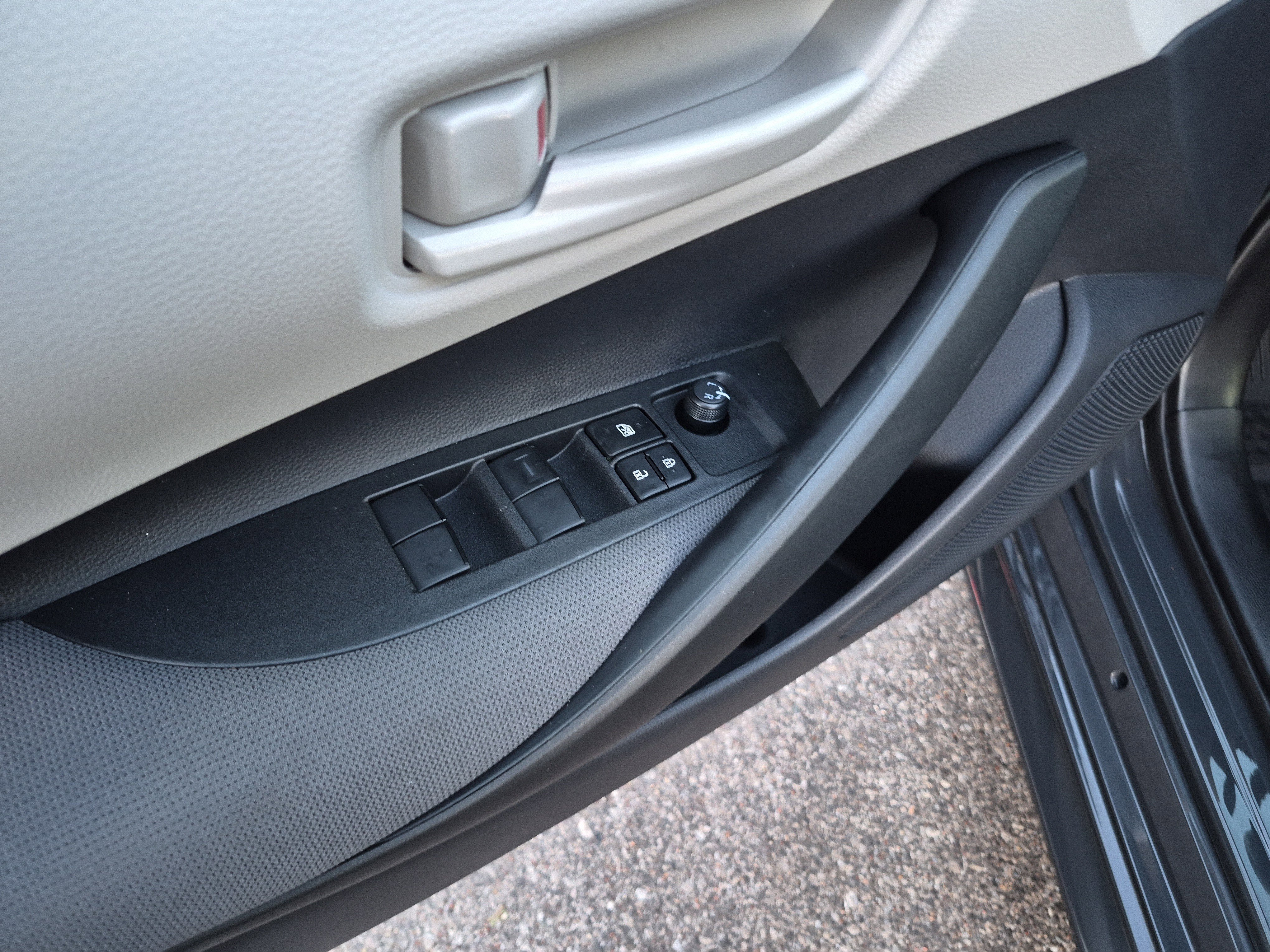 Used 2026 Toyota Corolla LE image 9