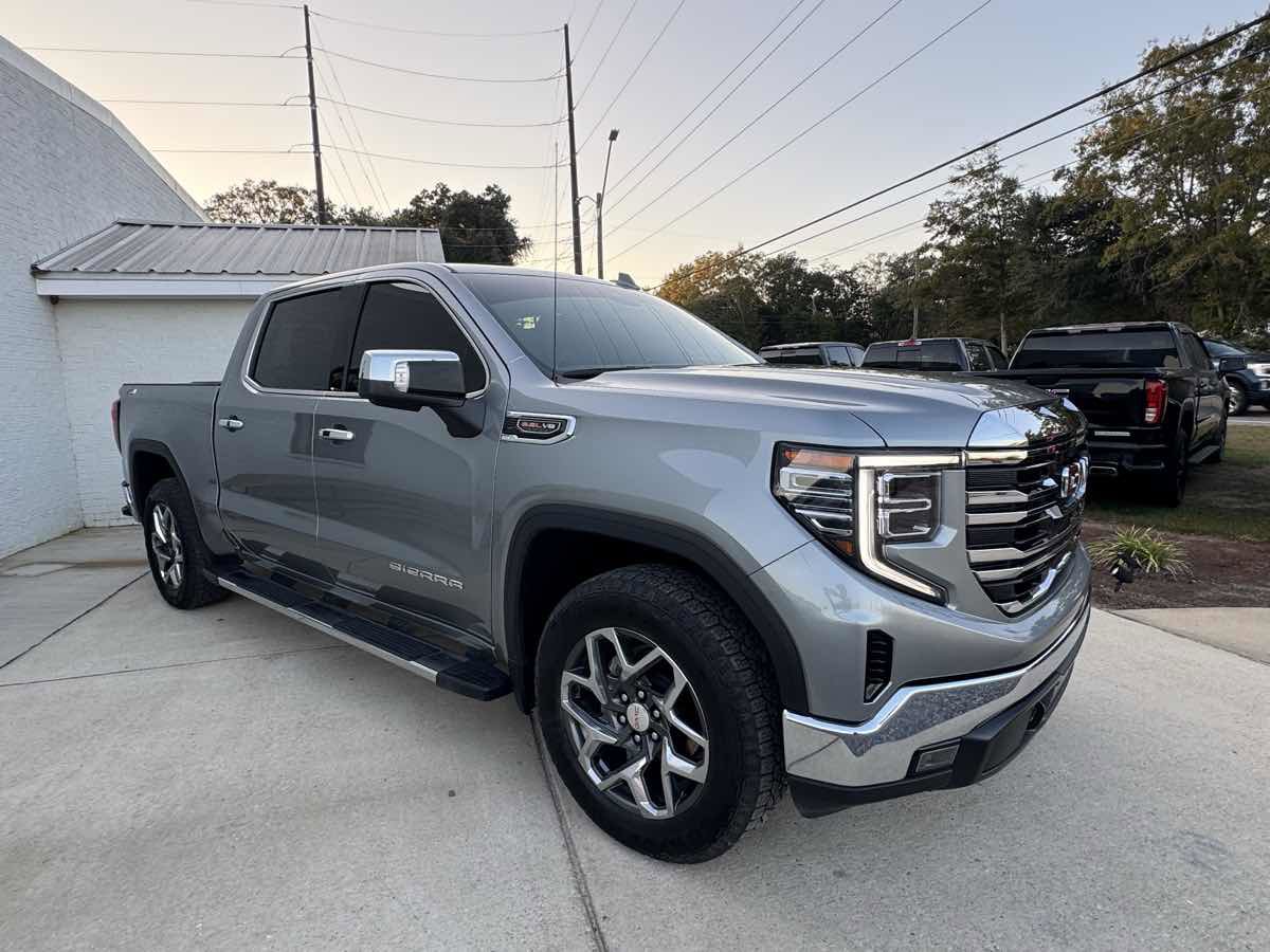 Used 2023 GMC Sierra 1500 SLT w/ SLT Premium Package image 4