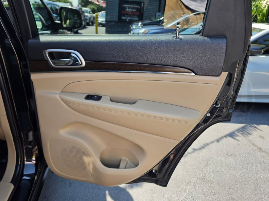 Used 2018 Jeep Grand Cherokee Limited AWD/4WD image 32