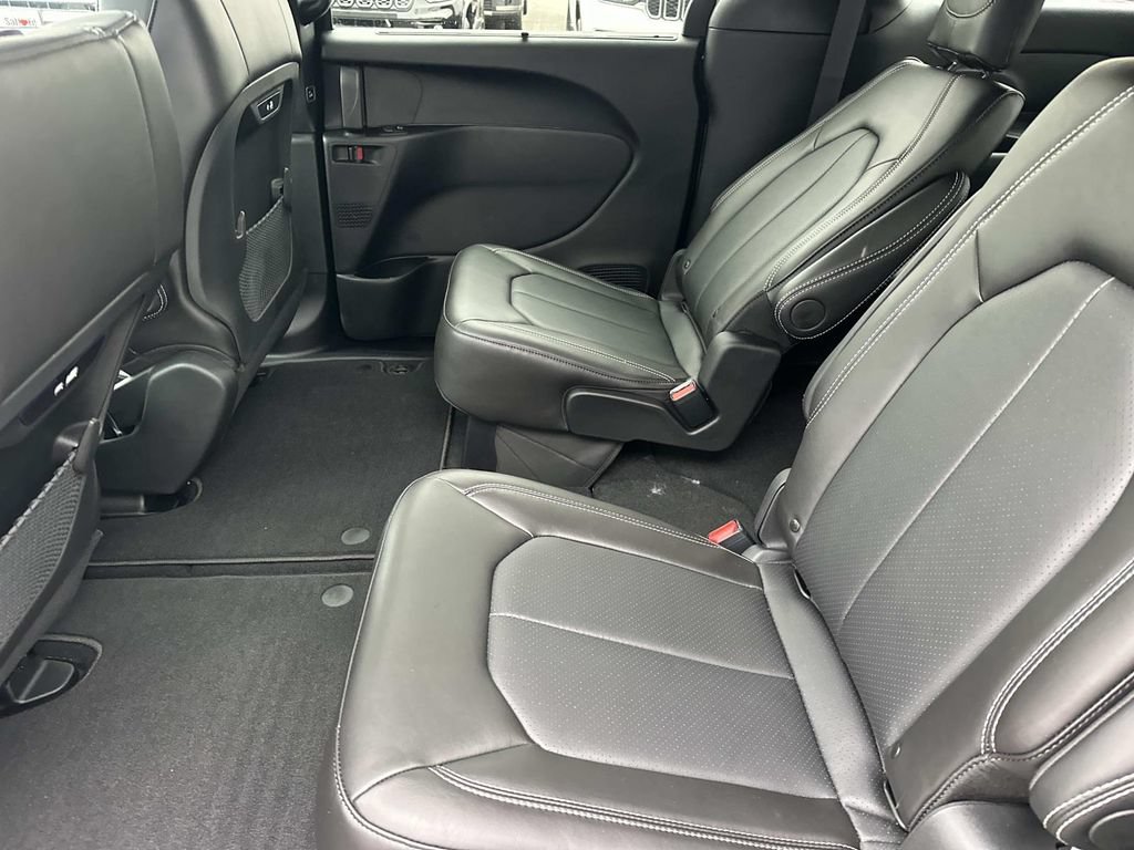 New 2026 Chrysler Pacifica Select w/ S Appearance Package AWD/4WD image 16