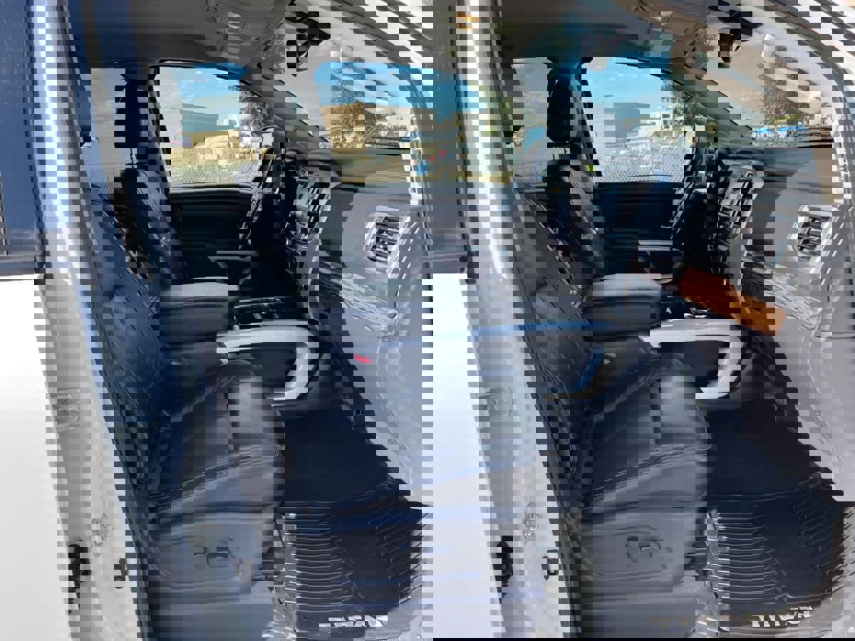 Used 2016 Nissan Titan SL image 25