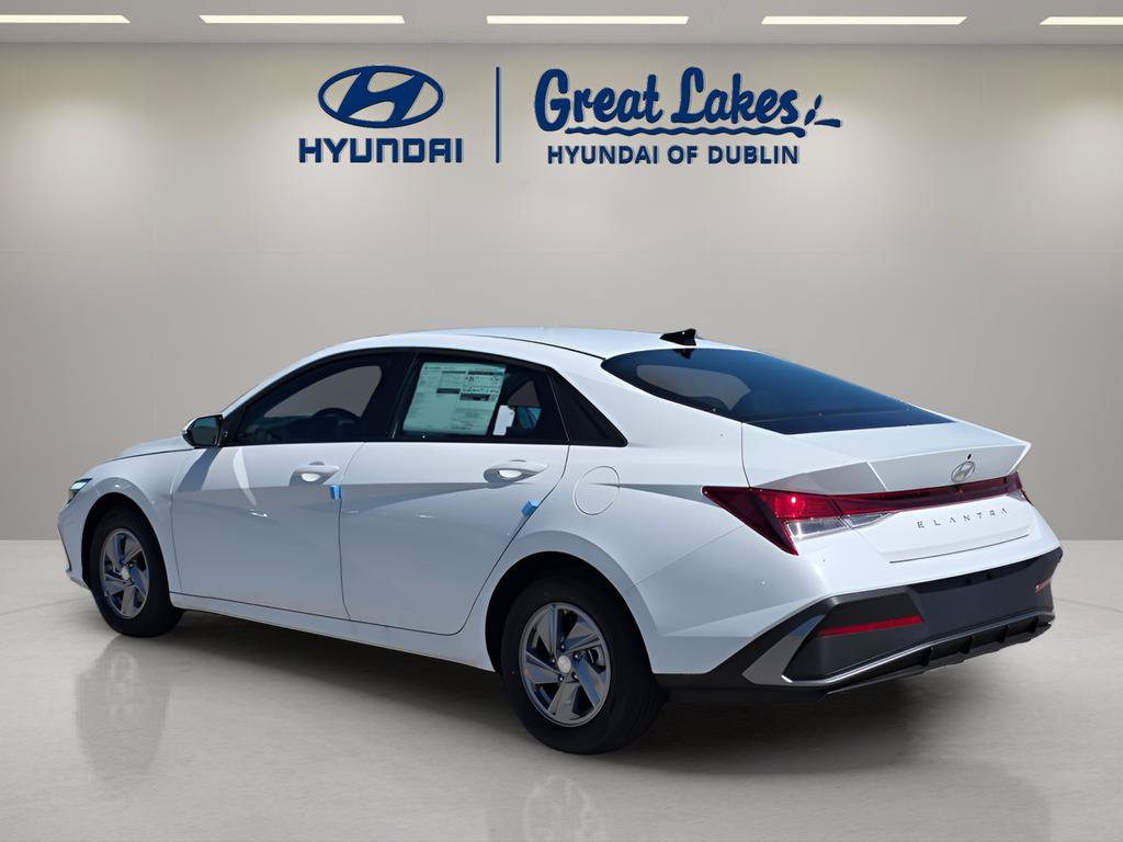 New 2026 Hyundai Elantra SE FWD image 3