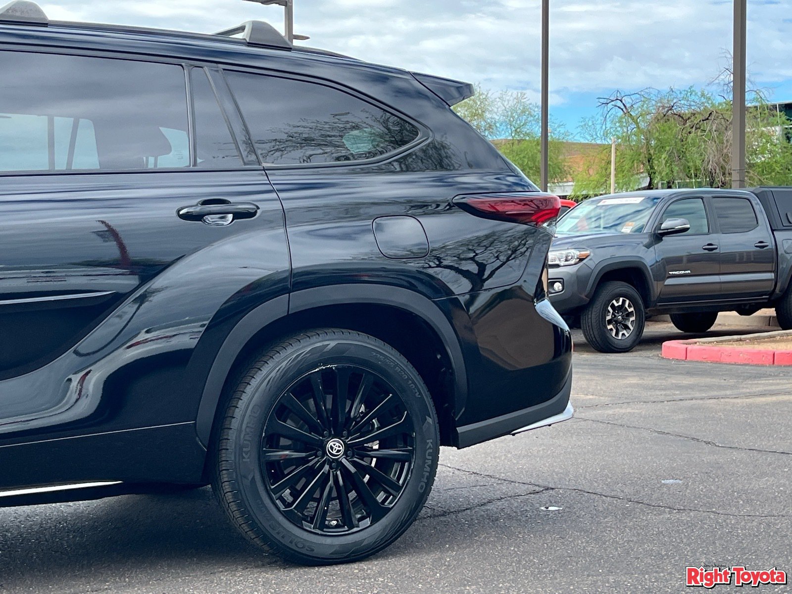 Used 2024 Toyota Highlander XSE AWD/4WD image 10
