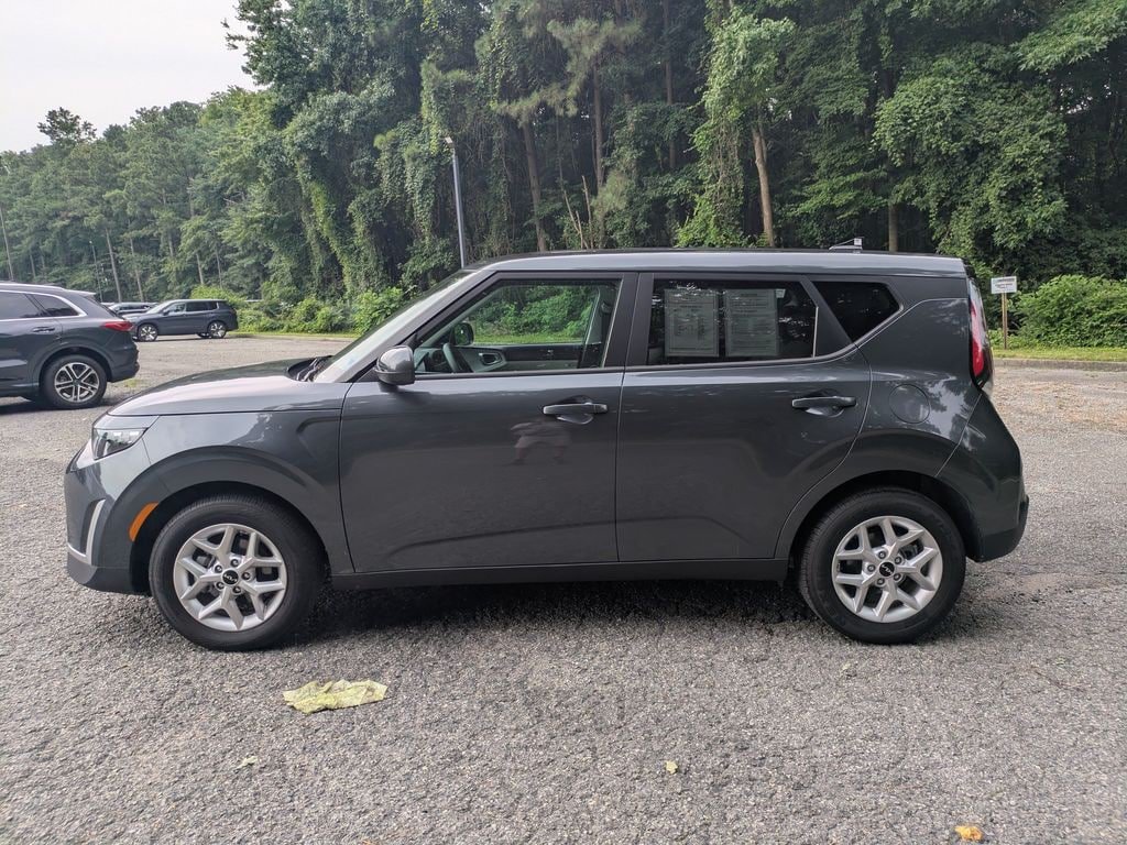Used 2025 Kia Soul LX w/ LX Technology Package FWD image 7
