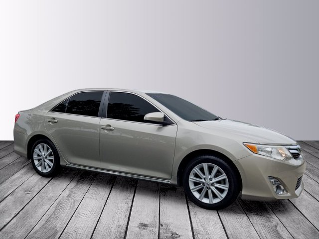 Used 2014 Toyota Camry XLE w/ Leather Package FWD image 7