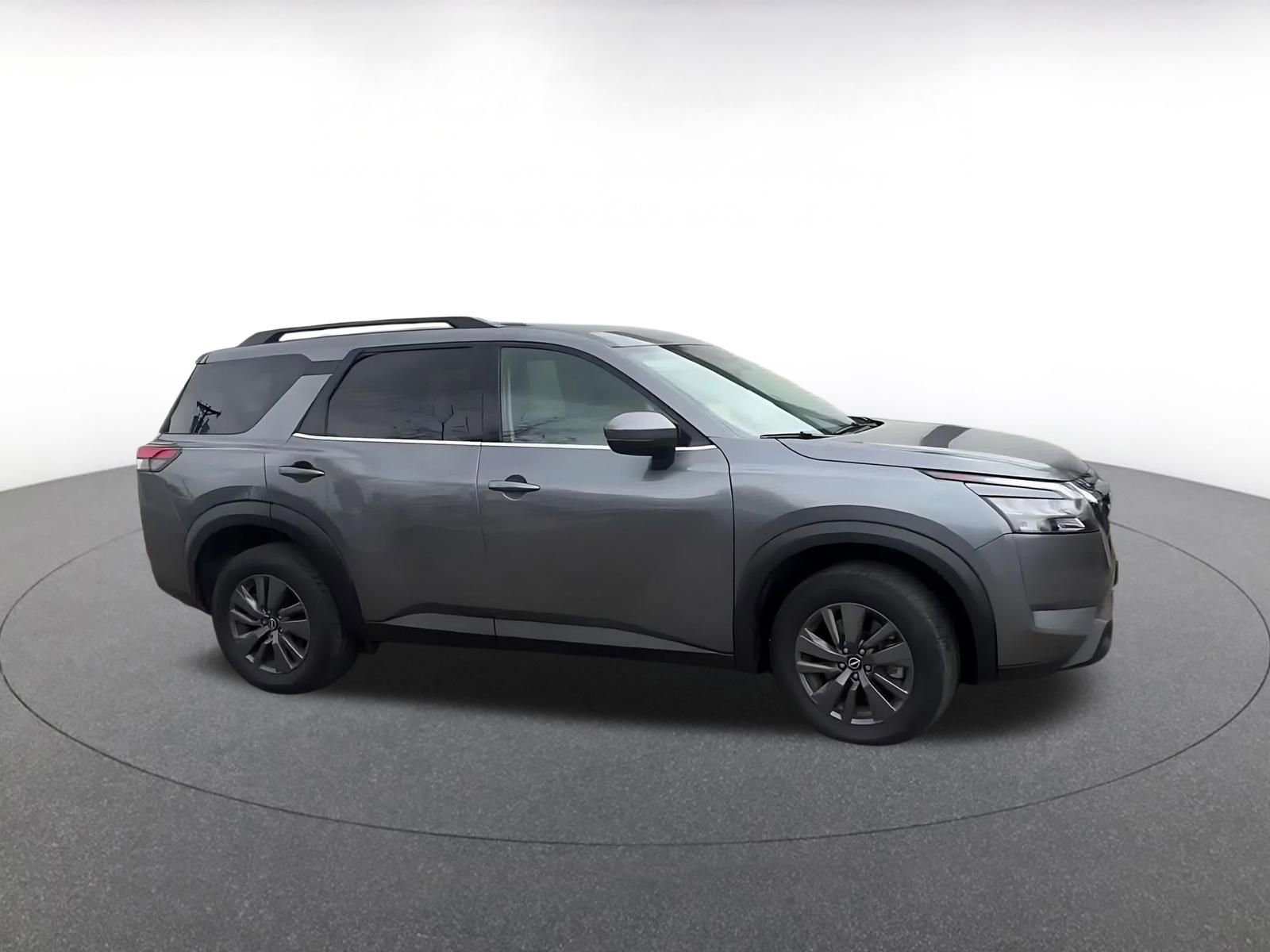 Used 2025 Nissan Pathfinder SV AWD/4WD image 2