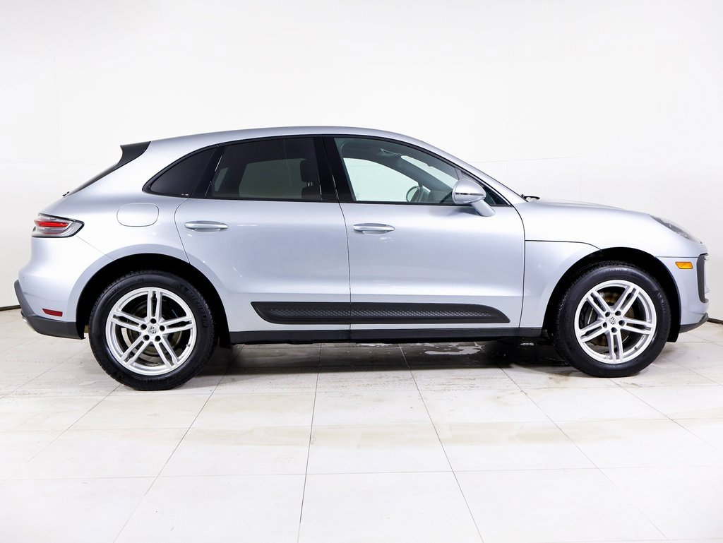 Used 2025 Porsche Macan image 26