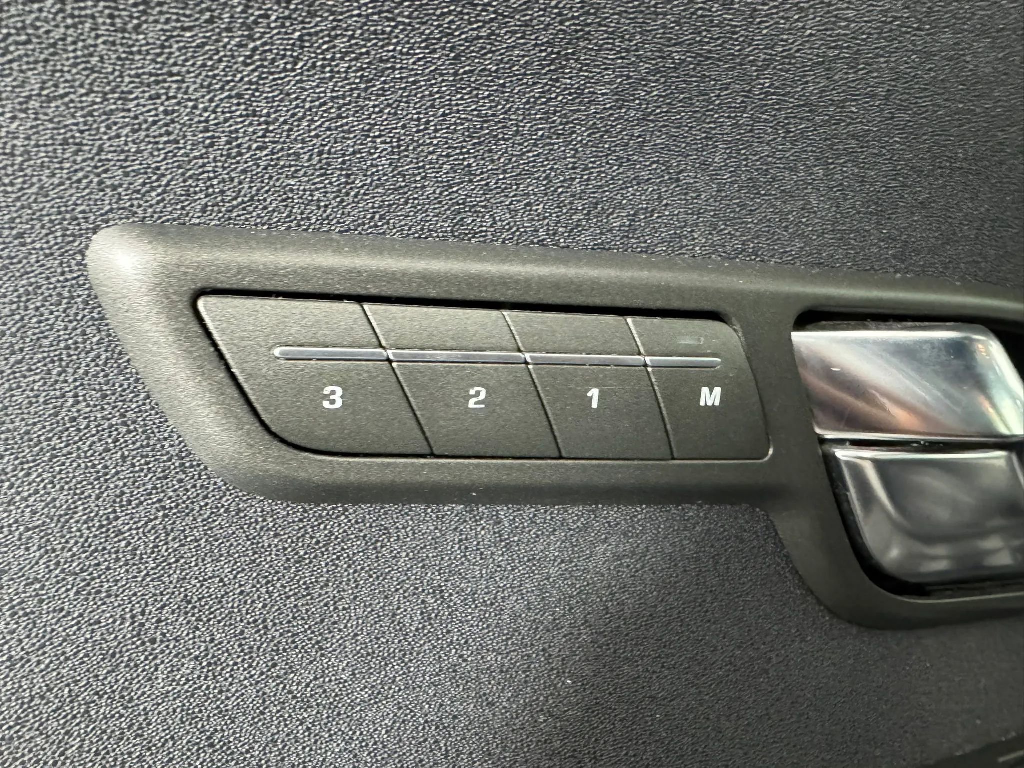 Used 2013 Land Rover Range Rover Evoque Pure Premium w/ Pure Premium Pkg image 42