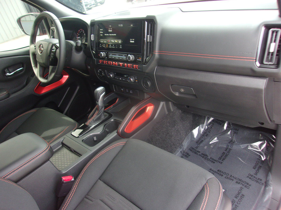 Used 2025 Nissan Frontier PRO-4X AWD/4WD image 17