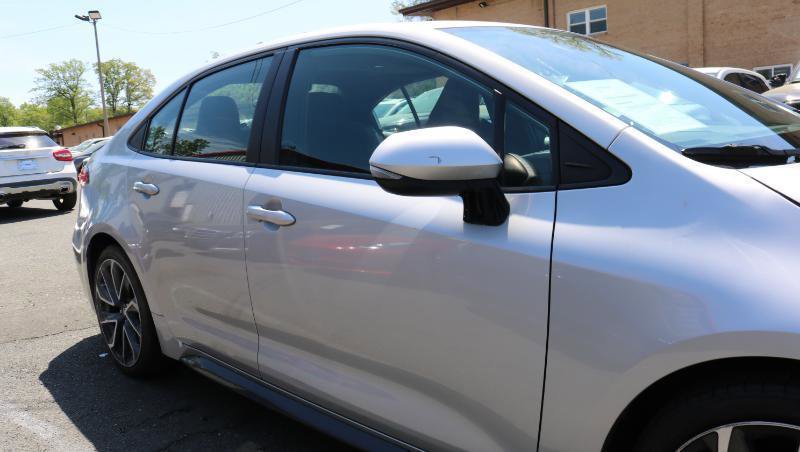 Used 2020 Toyota Corolla SE w/ SE Premium Package image 3