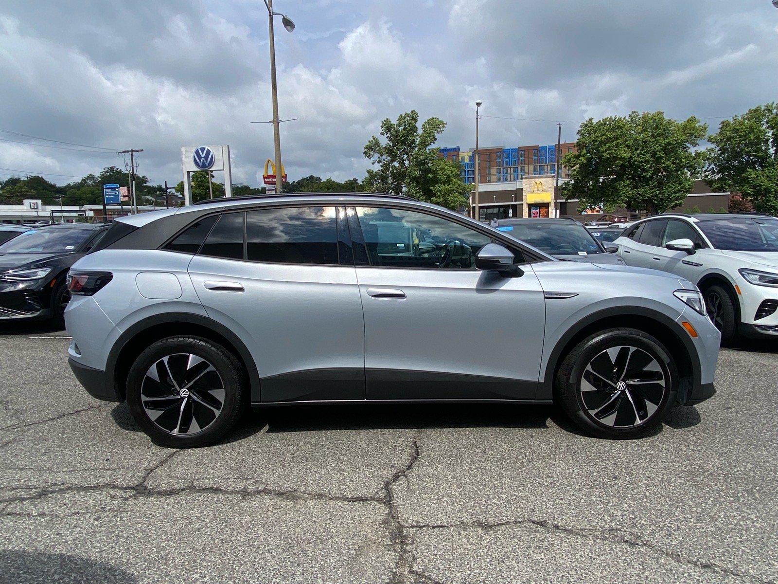Used 2022 Volkswagen ID.4 Pro AWD/4WD image 2