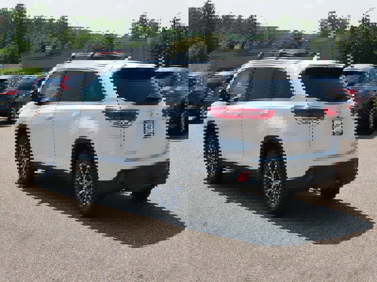 Used 2019 Toyota Highlander XLE image 5