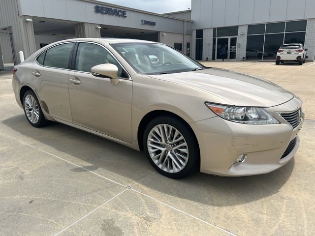 Used 2014 Lexus ES 350 w/ Luxury Package FWD image 2