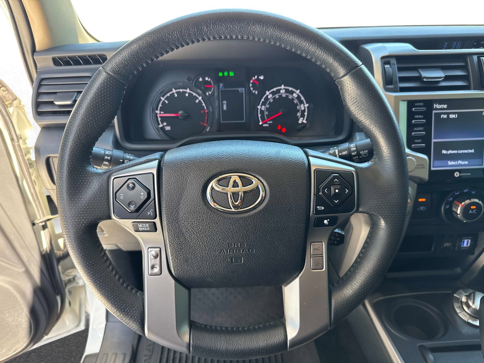 Used 2022 Toyota 4Runner SR5 AWD/4WD image 28