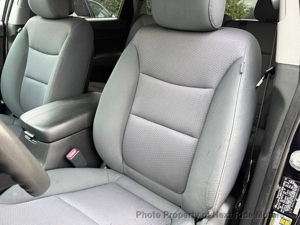 Used 2013 Kia Sorento LX w/ Convenience Pkg image 9