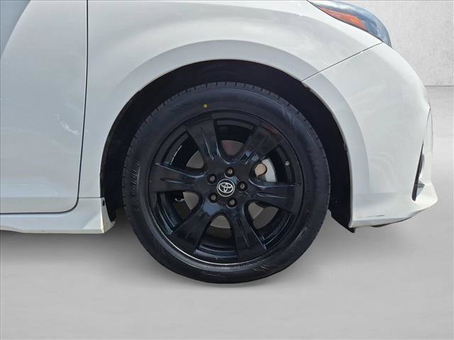 Used 2020 Toyota Sienna SE w/ SE Preferred Package FWD image 27