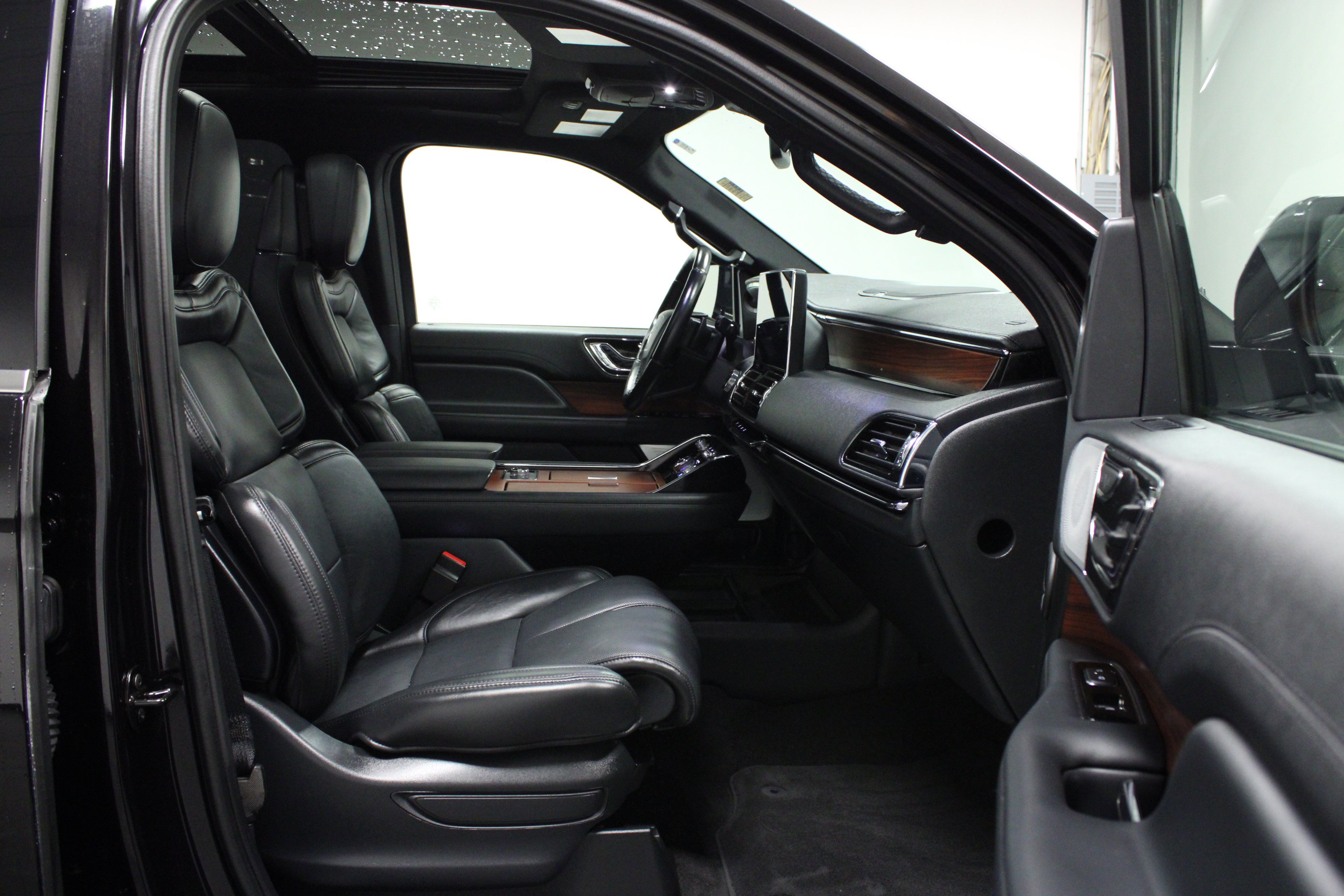 Used 2024 Lincoln Navigator L Reserve AWD/4WD image 17