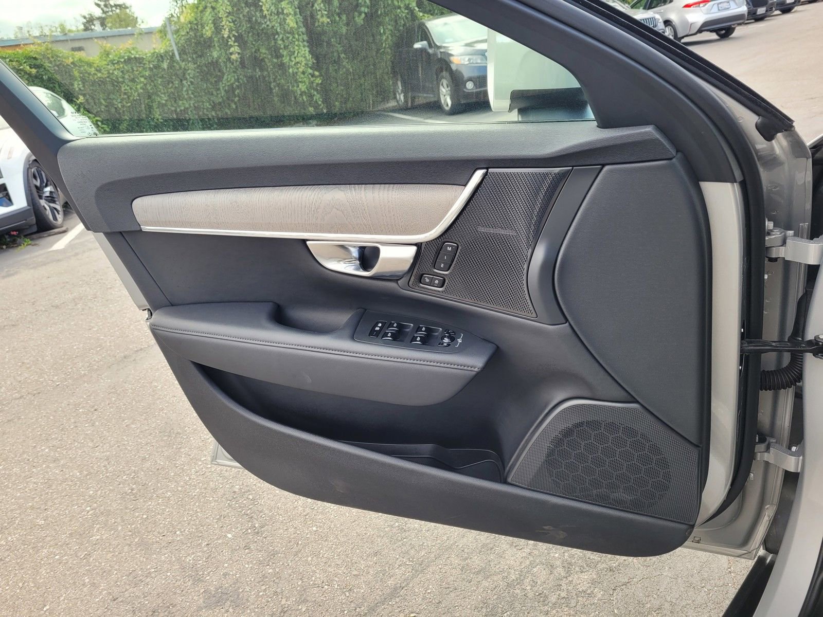 Certified 2025 Volvo V90 B6 Cross Country Plus image 15