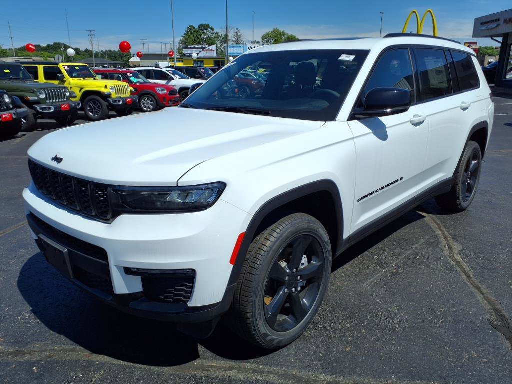New 2025 Jeep Grand Cherokee L Limited w/ Black Appearance Package image 5