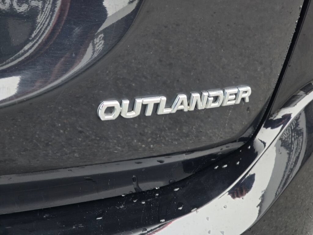 Used 2018 Mitsubishi Outlander ES FWD image 13