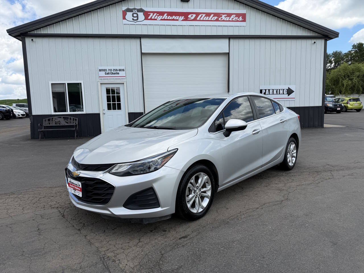 Used 2019 Chevrolet Cruze LT FWD image 1