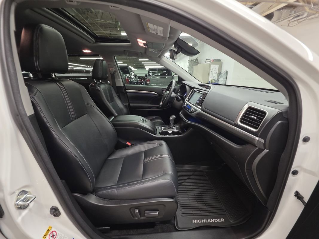 Used 2017 Toyota Highlander SE image 11