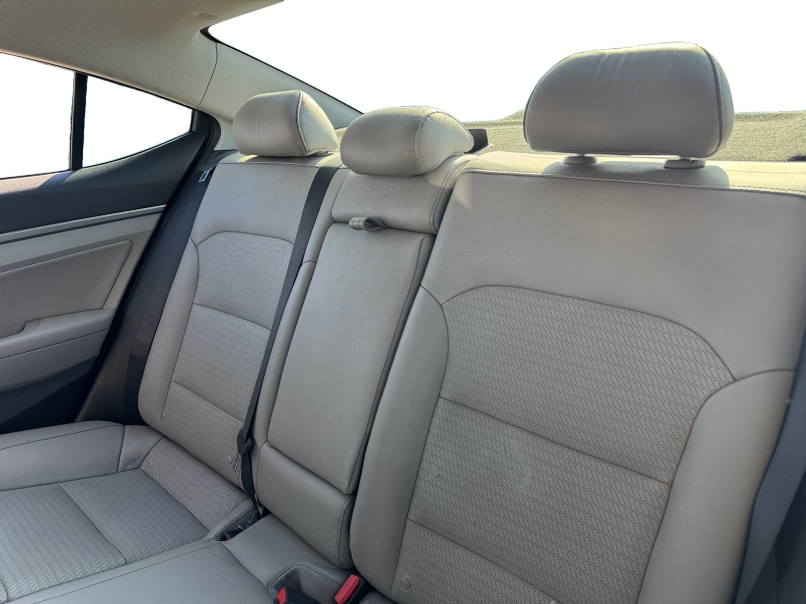 Used 2017 Hyundai Elantra Limited FWD image 13
