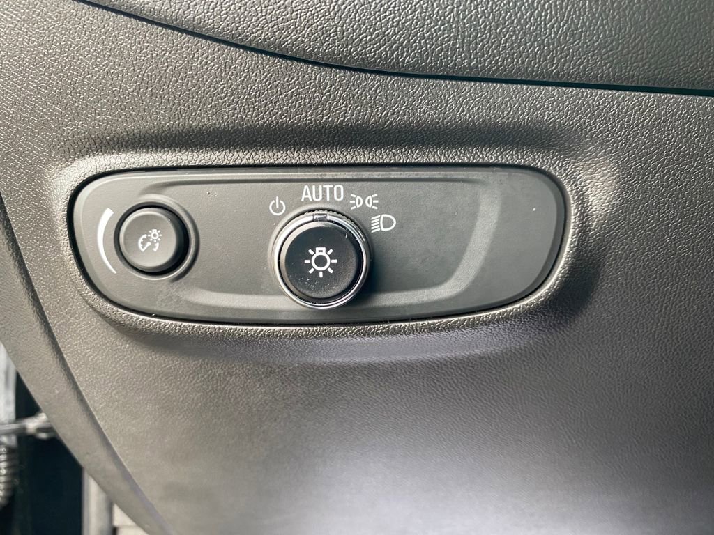 Used 2023 Chevrolet Equinox LT w/ Driver Convenience Package image 28