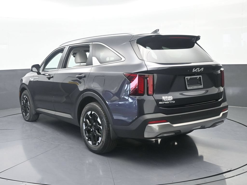 Used 2025 Kia Sorento S w/ Panoramic Sunroof Package FWD image 4