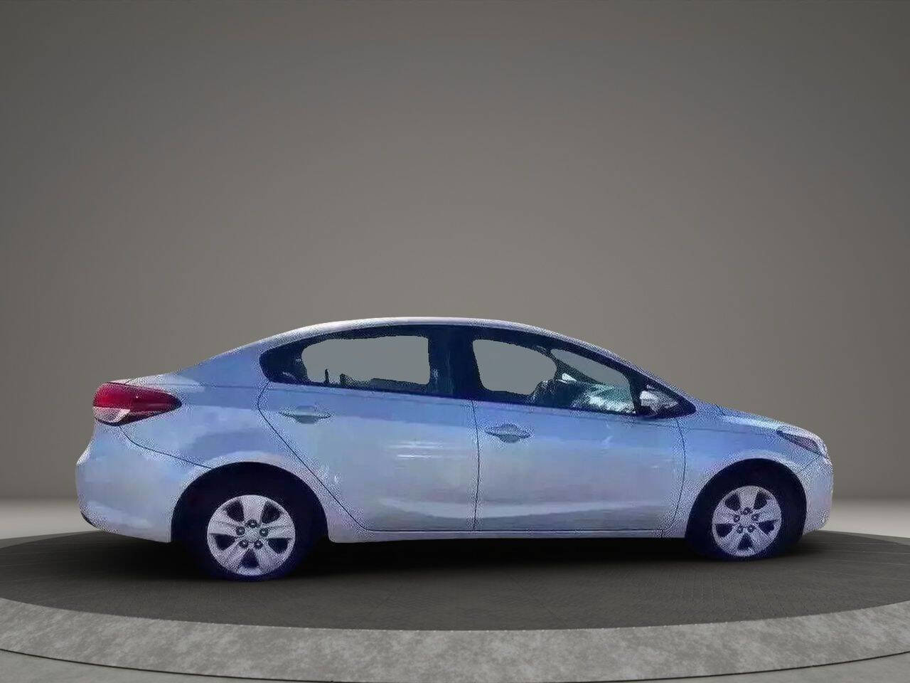 Used 2017 Kia Forte LX image 9