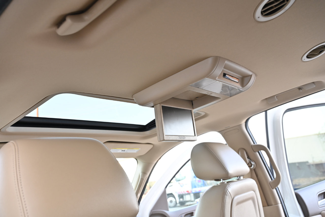 Used 2013 Chevrolet Suburban LTZ RWD image 21
