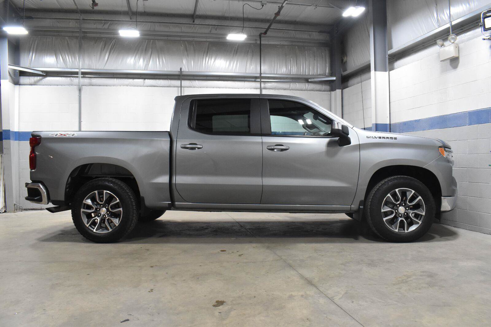 Used 2023 Chevrolet Silverado 1500 LT AWD/4WD image 25