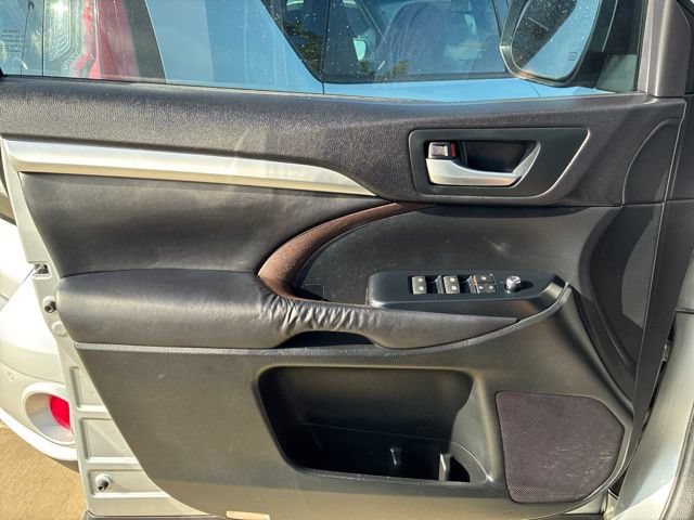 Used 2016 Toyota Highlander XLE FWD image 8