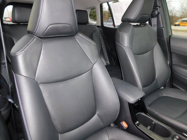 Used 2025 Toyota Corolla Cross XLE w/ Convenience Package image 19