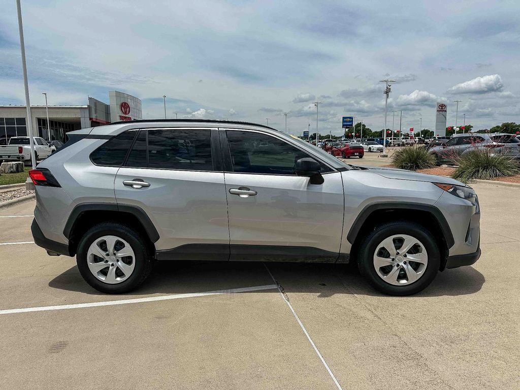 Used 2020 Toyota RAV4 LE FWD image 2
